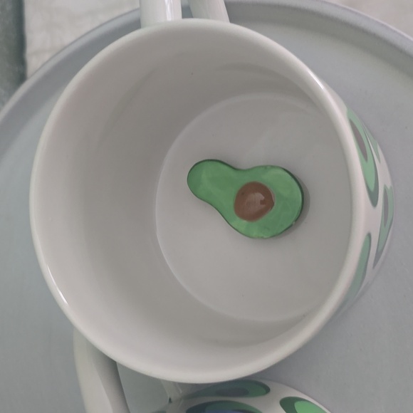 2 Avocado Patterned Stoneware Mugs with 3D Avocado Inside Mug NIB - Picture 3 of 5